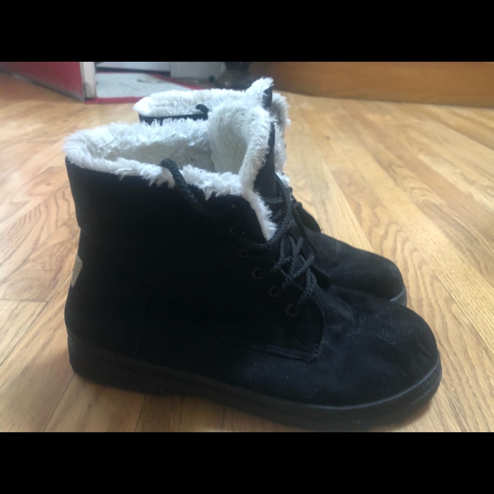New Faux fur boots